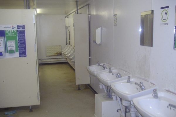 5+1 Stahltoilette 24ft x 9ft